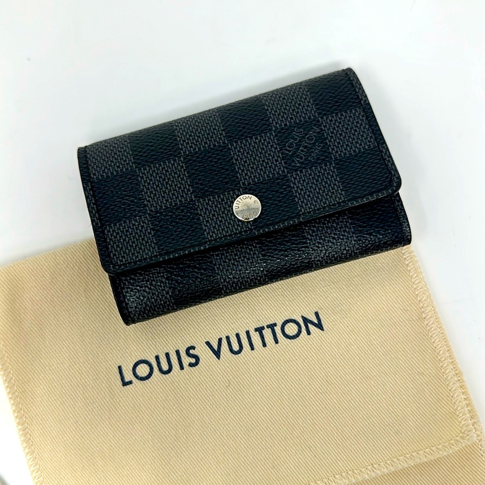 💯 Authentic Louis Vuitton Graphite 6 Key Holder
